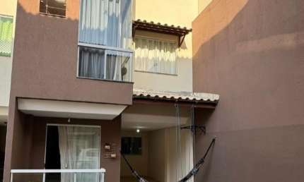 Sua Casa Duplex dos Sonhos em Condomínio Fechado: Conforto e Segurança!