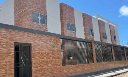Casa para venda tem 95 metros quadrados com 3 quartos em Candeias - Jaboatão dos Guararapes - PE