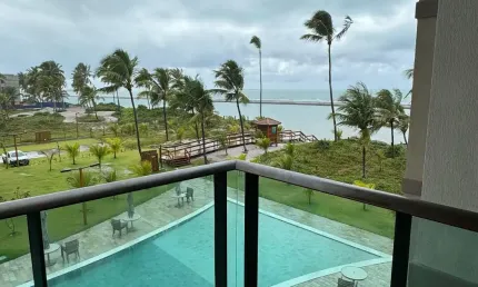 Apartamento com 56 m² 2 quartos sendo 1 suíte 2 vagas na Beira mar de Muro Alto (piscina naturais)
