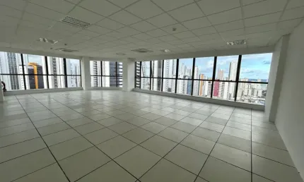 Escritório para aluguel possui 245 metros quadrados em Boa Viagem - Recife - PE