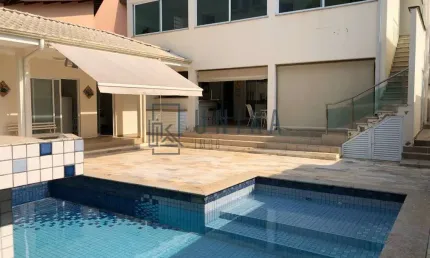 Casa de Luxo em Condomínio à Venda em  - 3 Quartos, 3 Suítes, 3 Salas, 5 Banheiros, 4 Vagas de Garagem!