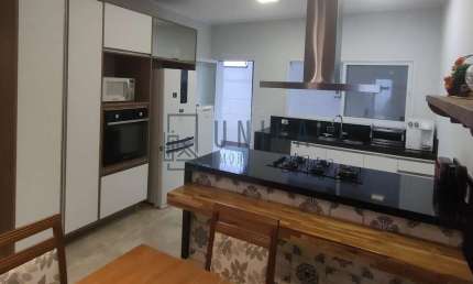Casa em Condomínio de Luxo com 3 Quartos e 4 Vagas em Campinas-SP, Bairro Parque Imperador - Imperdível!