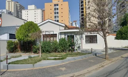Casa Comercial para Locação no Cambuí, Campinas-SP: 8 Salas, 3 Banheiros, 9 Vagas de Garagem e 230m² de Área
