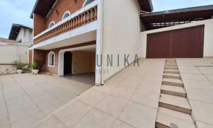 Espetacular casa à venda em Campinas-SP, Jardim Carlos Lourenço! 3 quartos, 1 suíte, 3 salas, 3 banheiros, 6 vagas, 267m²!