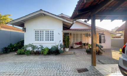Casa para Venda em Joinville, Anita Garibaldi, 3 dormitórios, 1 suíte, 2 banheiros, 2 vagas