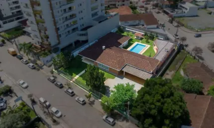 Casa à venda na Rua Pernambuco, 100, Anita Garibaldi, Joinville