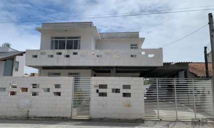 Casa para Locação em Balneário Piçarras, Centro, 3 dormitórios, 3 suítes, 4 banheiros, 3 vagas