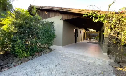 Casa para Venda em Joinville, Anita Garibaldi, 4 dormitórios, 1 suíte, 3 banheiros, 2 vagas