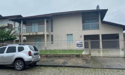 Casa para Locação em Joinville, Bucarein, 4 dormitórios, 2 banheiros