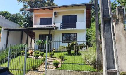 Sobrado para Venda em Joinville, Boa Vista, 3 dormitórios, 1 suíte, 2 banheiros, 4 vagas