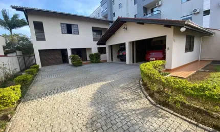 Casa para Venda em Joinville, Iririú, 4 dormitórios, 1 suíte, 3 banheiros, 2 vagas