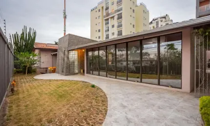 Casa para Venda em Curitiba, Cristo Rei, 5 dormitórios, 2 suítes, 4 banheiros, 8 vagas