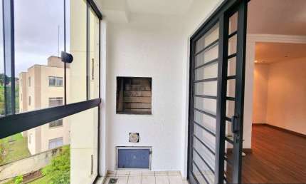 Apartamento 3 quartos (1 suíte) mobiliado e com garagem.