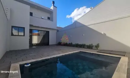 SOBRADO COM 03 SUÍTES E PISCINA NO MARIA LUIZA - SO645