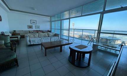 Apartamento com 4 dormitórios à venda, 211 m² por R$ 1.500.000,00 - Praia das Pitangueiras - Guarujá/SP