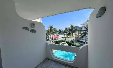 Apartamento com 2 dormitórios à venda, 105 m² por R$ 825.000,00 - Tombo - Guarujá/SP