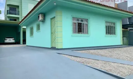 Casa com 3 quartos à venda na Serraria, São José 