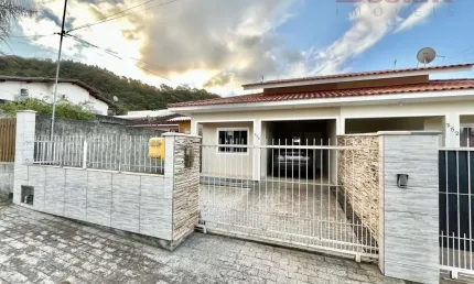 Casa com 2 quartos à venda em Fundos, Biguaçu 