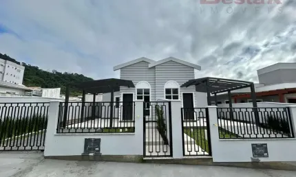 Casa com 3 quartos à venda em Fundos, Biguaçu 