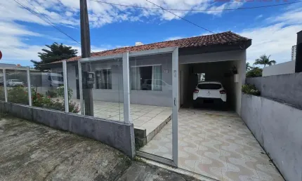 Casa com 3 quartos à venda no Barreiros, São José 
