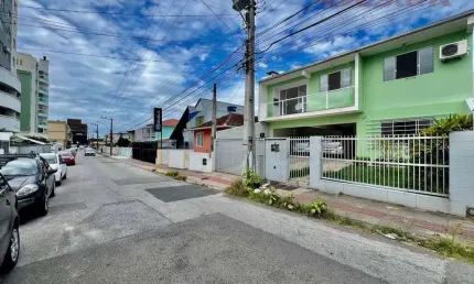 Casa com 6 quartos à venda no Barreiros, São José 
