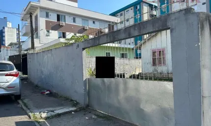 Terreno à venda no Barreiros, São José 