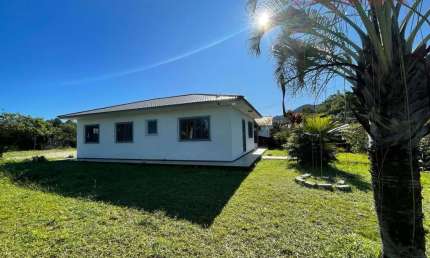 Casa com 3 quartos para alugar em Encruzilhada, Biguaçu 