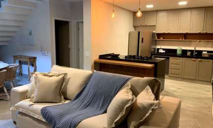 ITAPETINGA. CONDOMÍNIO FECHADO. CASA NOVA TOTALMENTE MOBILIADA.