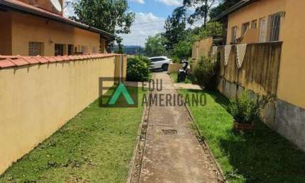 Casa térrea à venda em condomínio village no bairro Caetetuba.