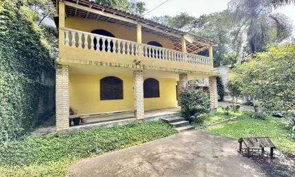 Imóvel para aluguel ou venda no  Cond Jd Colibri - Rústica, 3 dorms, quintal e muito jardim!