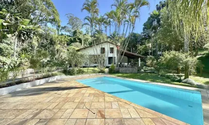 Casa Térrea para aluguel e venda  em 2.000 metros quadrados no Cond. Jardim Algarve - Cotia - SP