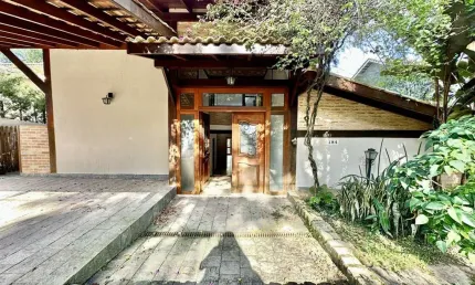 Cond. Aldeia da Fazendinha - 5 dorms / 3 stes. Voltada para área de preservação!