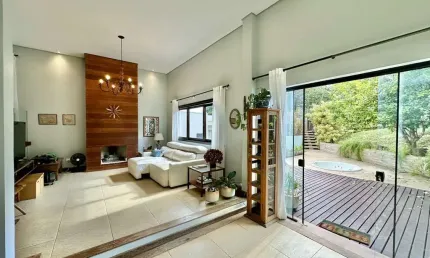 Imóvel a venda no cond. golf village - 3 suítes, amplo salão inferior (pode ser um apto hóspedes), varanda gourmet c/ jacuzzi! no miolo do condomínio!