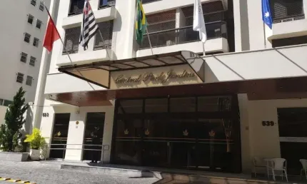 Flat a 1 quadra da Avenida Paulista- todo mobiliado,pronto para morar