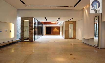 Aluga-se / Vende-se Loja de Altíssimo Padrão na Rua Haddock Lobo – 696m²