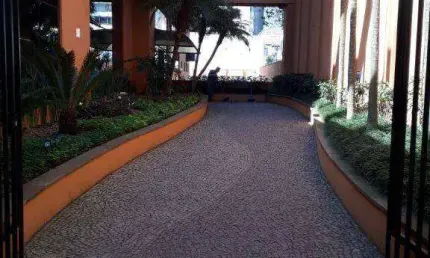Pavimento comercial no edifício internet canter na rua deputado lacerda franco região nobre de pinheiros, medindo 265 m2 com 10 salas 6 banheiros e 8