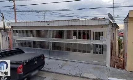 CASA PARA RENDA!!!! Ótima oportunidade de renda com 7 imóveis, sendo 1 com 3 dormitórios 2 com 3 cômodos e 3 com 2 cômodos totalizando uma área com 28