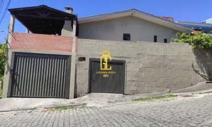 Sobrado à venda no bairro Desvio Rizzo em Caxias do Sul/RS