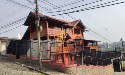 Casa à venda no bairro Salgado Filho - Caxias do Sul/RS