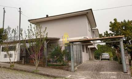 Sobrado à venda no bairro Charqueadas - Caxias do Sul/RS