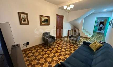 SOBRADÃO MOBILIADO COM ENTRADA LATERAL EM EXCELENTE LOCALIZAÇÃO NO CAMPO GRANDE