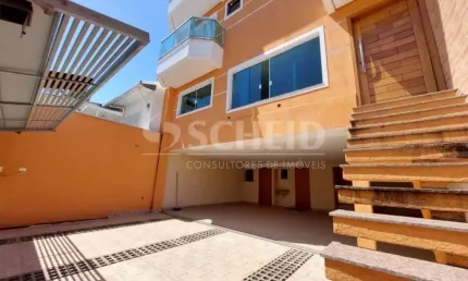 Sobrado à venda no Jardim Aeroporto, 170 m2, 3 Quartos, 4 Banheiros e terraço.