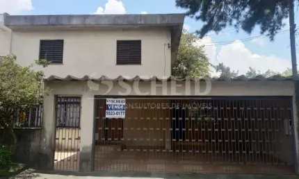 Sobrado com três dormitórios e quatro vagas de garagem!!!