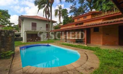 Excelente Sobrado com  5 suítes e 750m2 em local nobre da Zona Sul