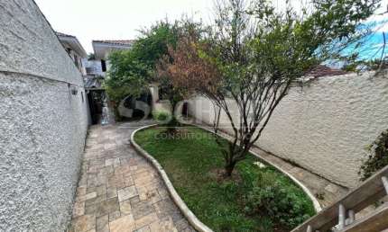 Sobrado no Jardim Prudência com quatro vagas e quintal!!!