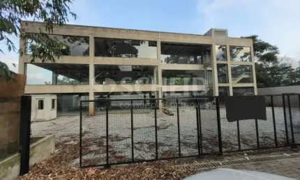 Prédio Comercial em 3 pavimentos todo de vidro, ótima localização na Zona Sul