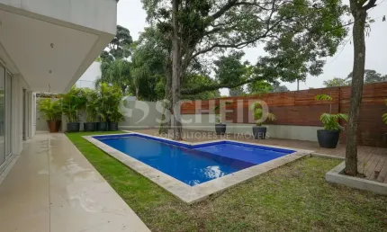 Casa de Condomínio no Campo Belo com 4 quartos sendo 4 suítes 1 master 8 vagas de garagem.