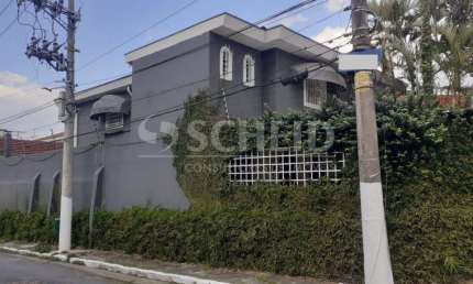 Sobrado - Granja Julieta  com 3 quartos sendo 1 suite 2 vagas de garagem.