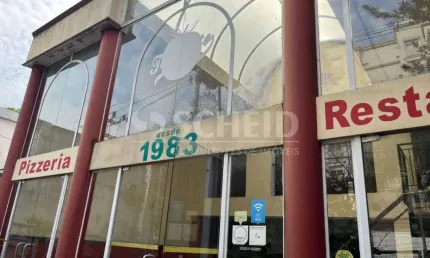 Prédio Comercial na Santo Amaro com 2 banheiros e 2 vagas de garagem.