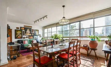 Espaçoso apartamento no Campo Belo 134 m2, 4 dormitórios e 2 vagas - São Paulo / SP
